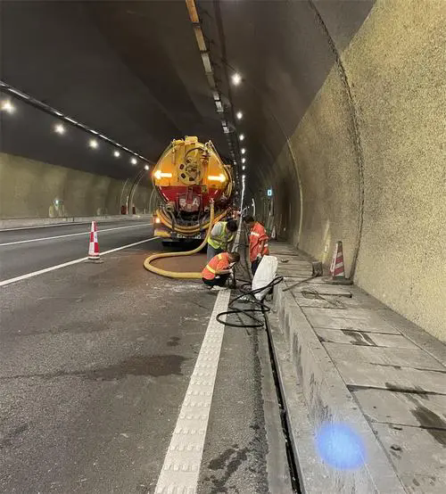 樟木头镇隧道排水渠清淤